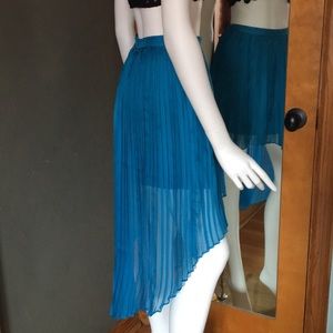 NWT Lightweight Teal Accordion Pleat Hi-lo Skirt Small